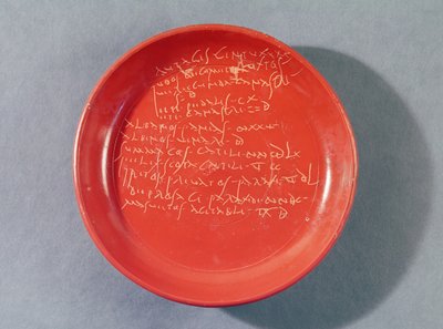 Piatto con testo celtico, I-II secolo (ceramica) da Gallo Roman